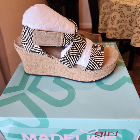 New with box, size 7.5 - Picture 2 of 4